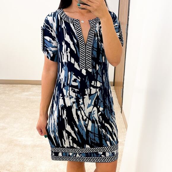 BCBGMaxAzria | Koe V-Neck Printed Stretchy Shift Dress Blue | XS - Picture 2 of 12